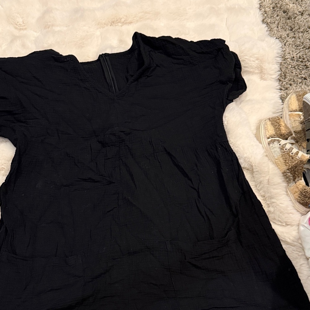 Black short jumper